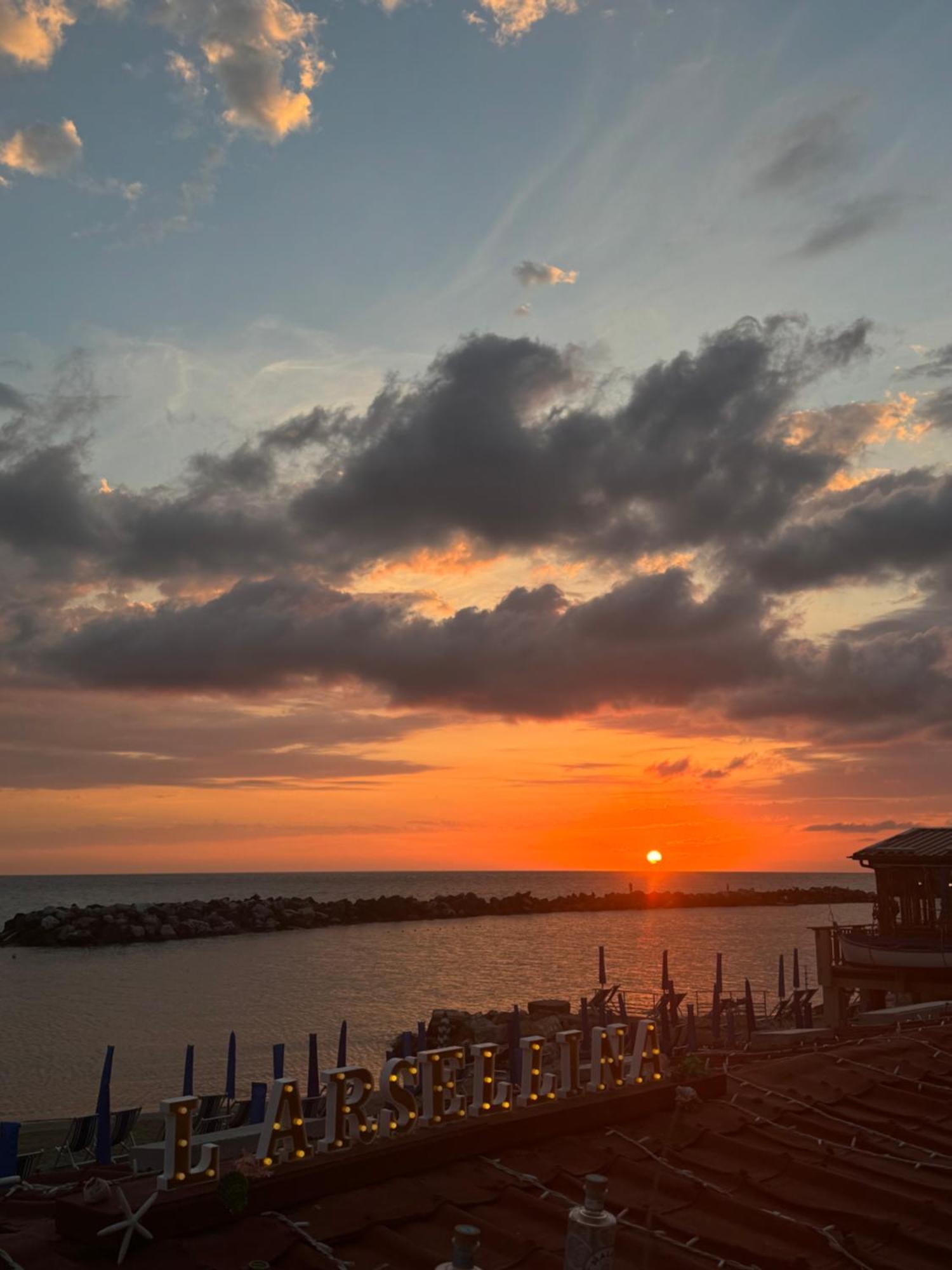 On The Beach Guest house Marina Di Pisa